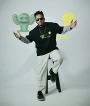 Free Hug-Front Print Double Sleeve Drop Shoulder T-Shirt - Image 3